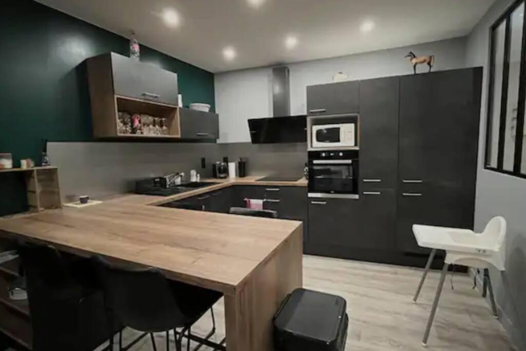 Quartier Historique Duplex 6pers Apartment *